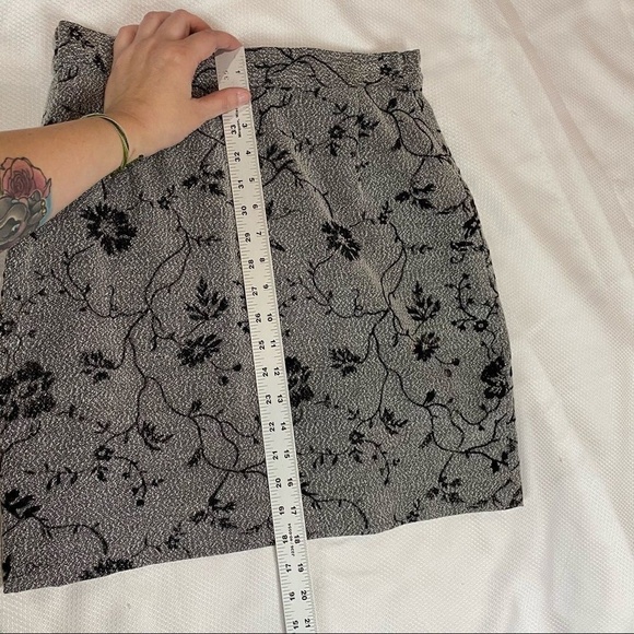 Newport News Gray Black Floral‎ Mini Skirt - Picture 5 of 7